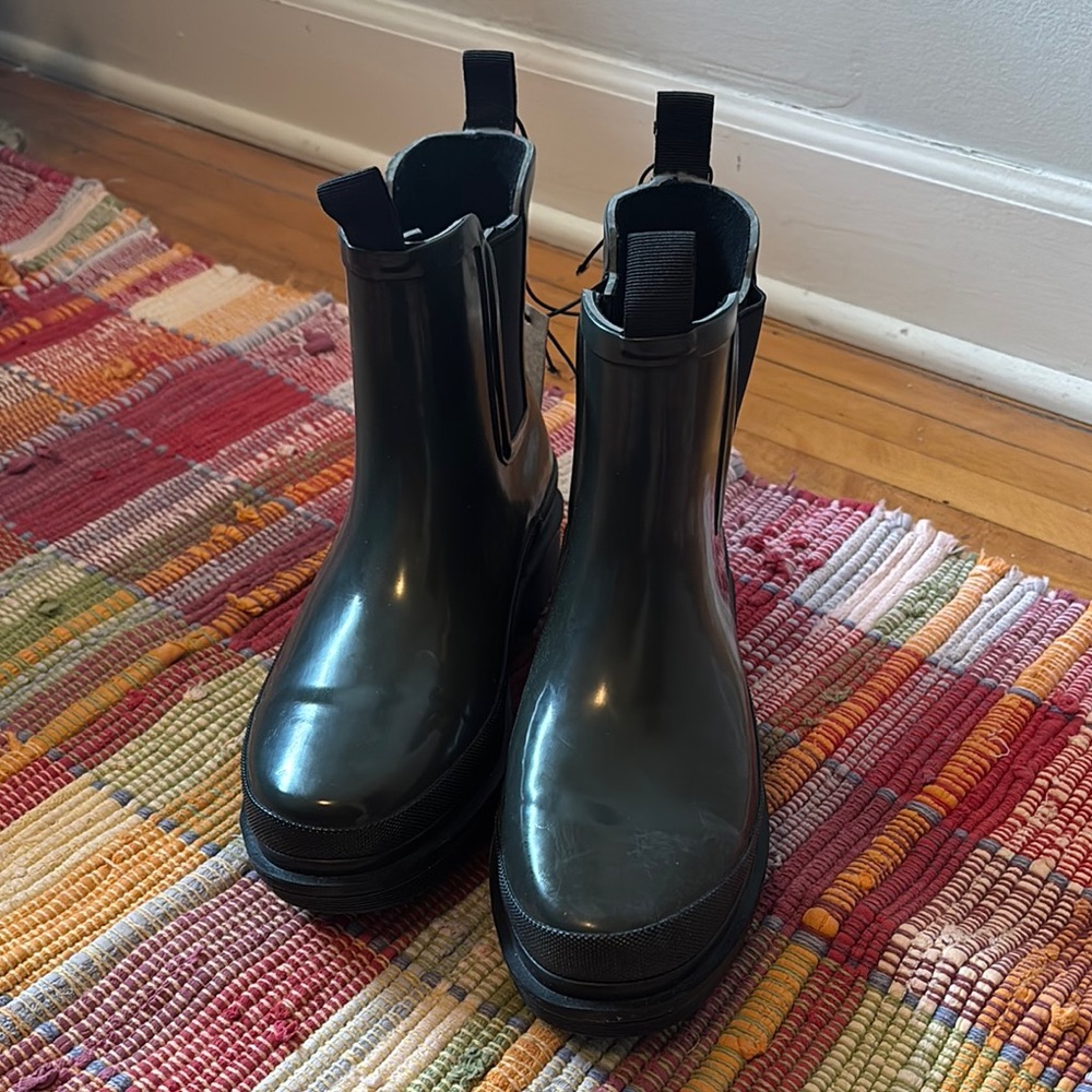 Chooka Glossy Dark Green Ankle Rain Boots